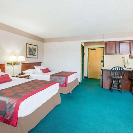 Ramada By Wyndham Strasburg Dover Extérieur photo