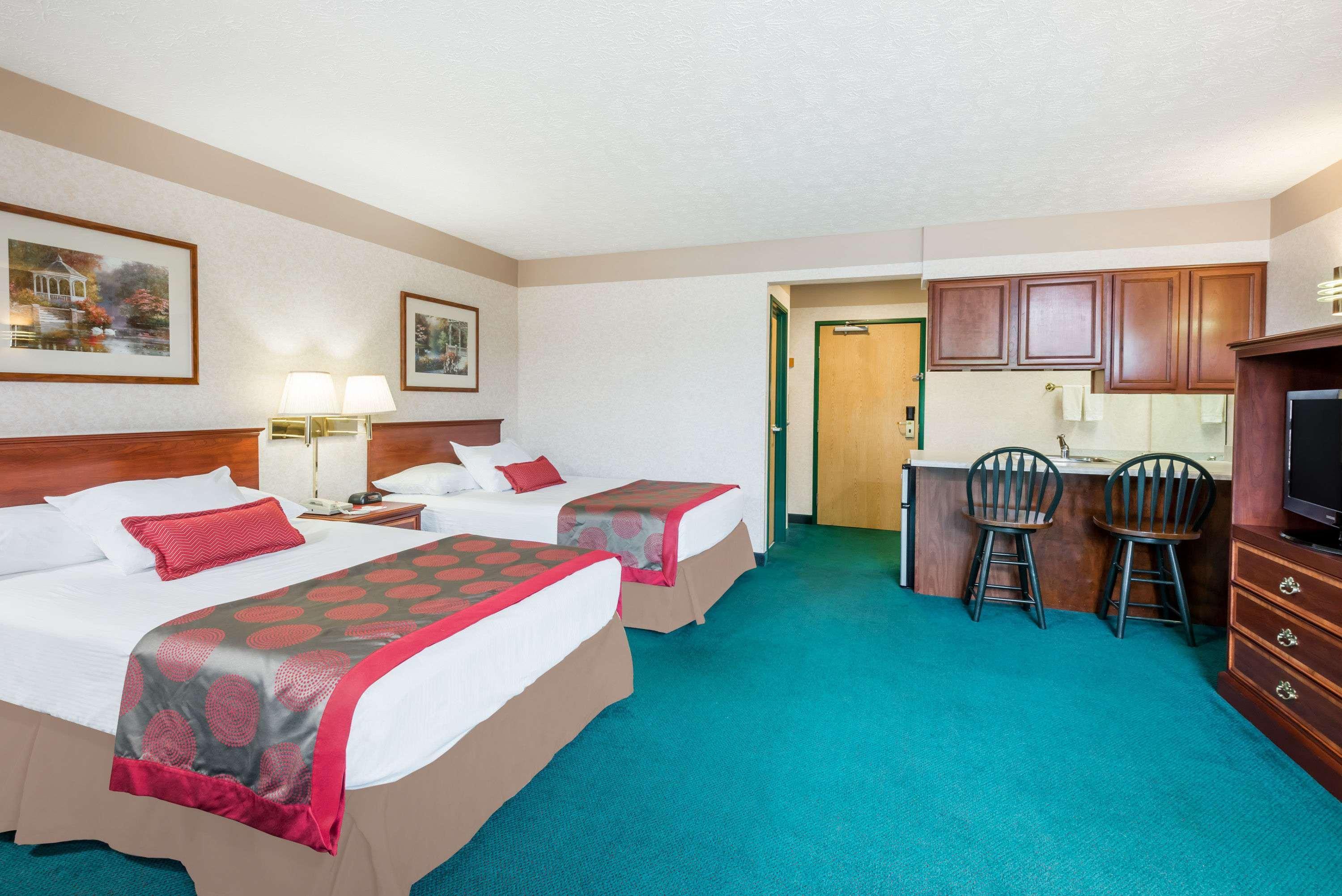 Ramada By Wyndham Strasburg Dover Extérieur photo