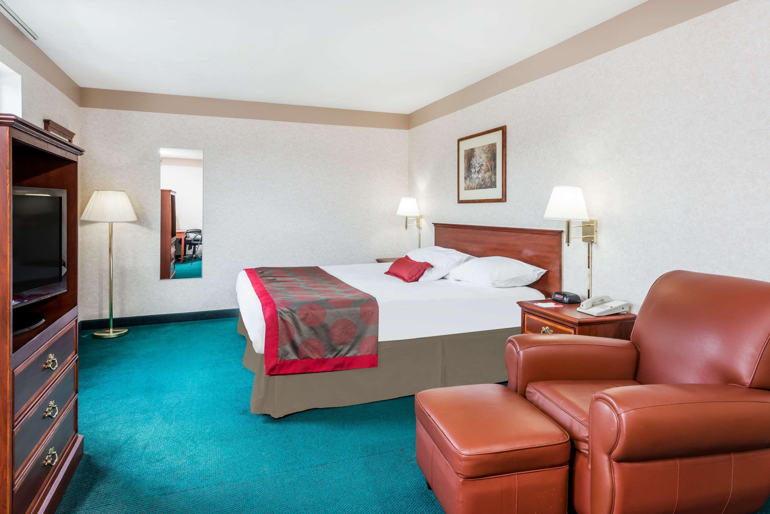 Ramada By Wyndham Strasburg Dover Extérieur photo