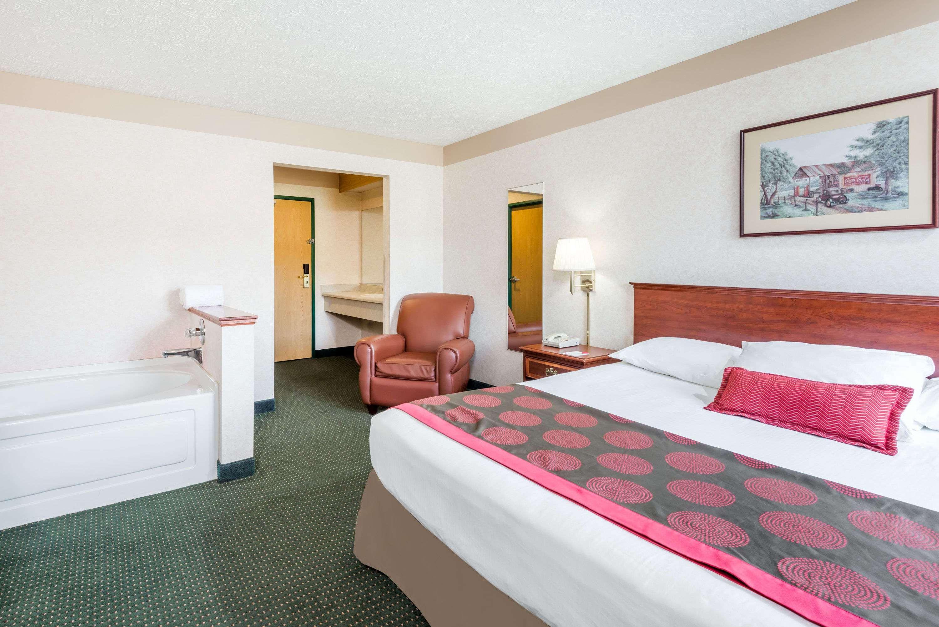 Ramada By Wyndham Strasburg Dover Extérieur photo