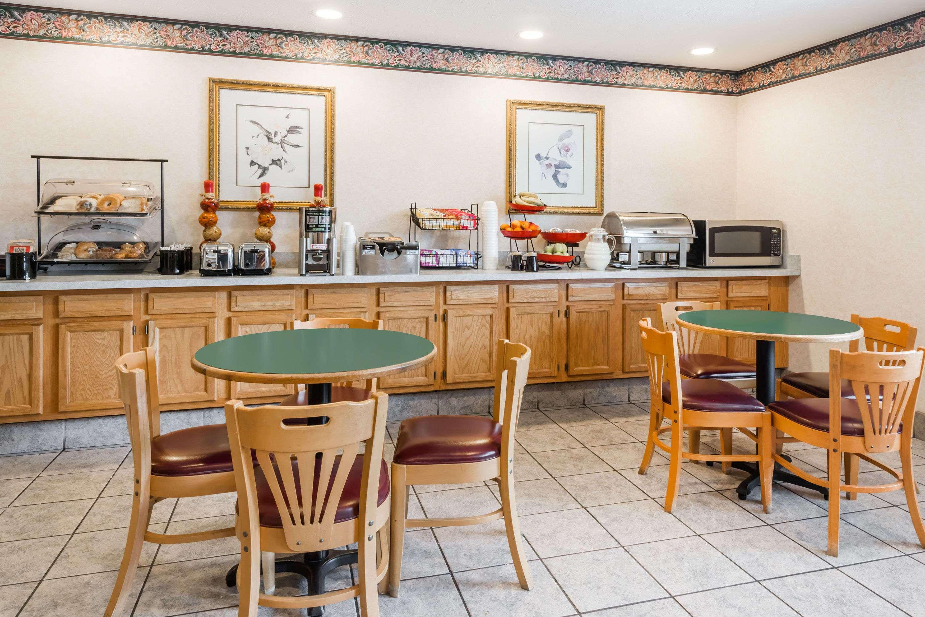Ramada By Wyndham Strasburg Dover Extérieur photo