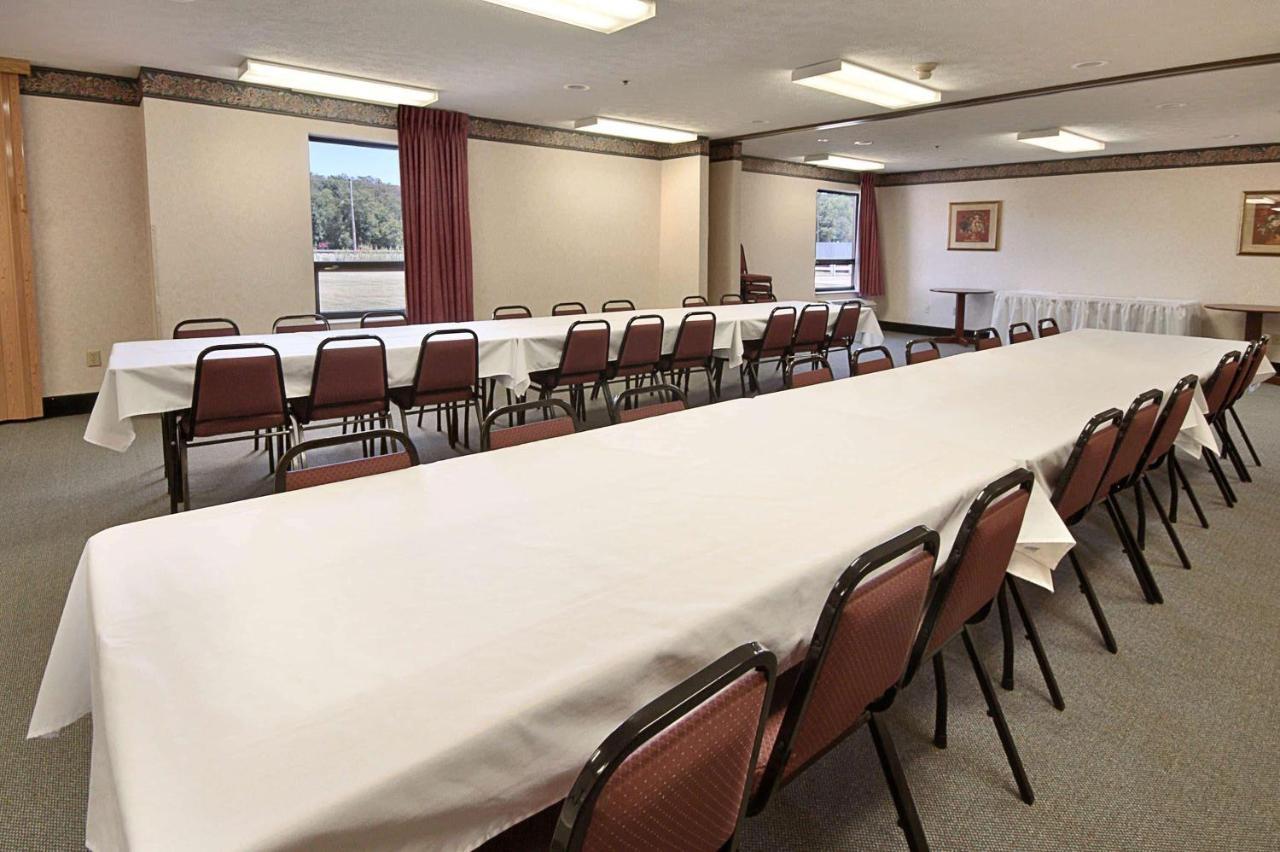 Ramada By Wyndham Strasburg Dover Extérieur photo